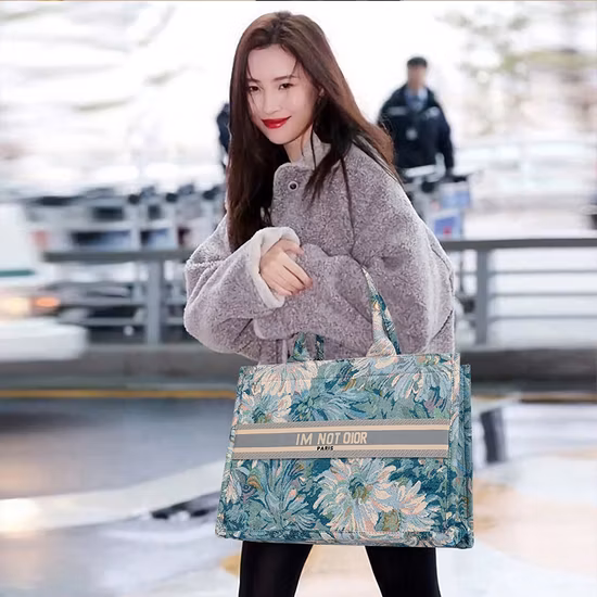 Modische Tragetasche aus Segeltuch mit Tuschemalerei und Jute-Spleißen